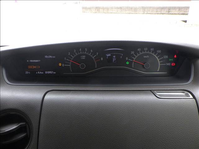 ☆当社の品質管理ではAIS検査資格を持つ8人のスタッフによる300項目以上のチェックを行い、プロの目でお客様の安心のために車輌状態をこと細かに調べあげます！