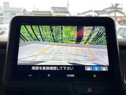 【バックカメラ】駐車時に後方がリアルタイム映像で確認できます。大型商業施設や立体駐車場での駐車時や、夜間のバック時に大活躍！運転スキルに関わらず、今や必須となった装備のひとつです！