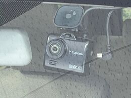 【ドライブレコーダー】安心・安全なカーライフに必須のドライブレコーダーを装備！走行中はもちろん、あおり運転や事故に遭遇した際の状況も映像で記録し、万一のリスクに備えます。