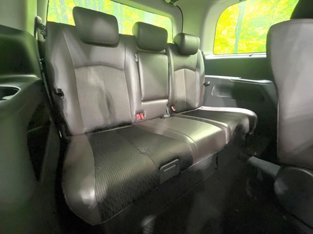 床下収納式のサードシートです。座席部分をコンパクトに収納でき、広大な荷室スペースとしてお使いいただけます！乗車人数や荷物の量など利用シーンに合わせて3列目を有効活用でき、とっても便利♪