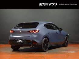 【MAZDA3】光の映り込みだけで、「面のうつろい」を表現し、見る場所、時間、天気によりさまざまな表情を見せ、見るたびに「このクルマにして良かった」と思っていただける車です。洗車も楽しくなります。