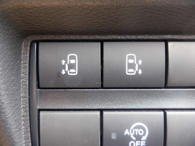 左右両側オートスライドドアです。運転席からでもスイッチひとつで開閉できるので、便利ですよ