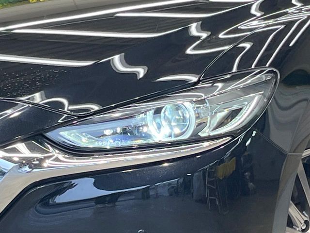 【LEDヘッドライト】悪天候や夜間走行時も良好な視界を確保し安心して運転できる高輝度LEDヘッドライトを装備！点灯速度が早く、消費電力も抑えられています。