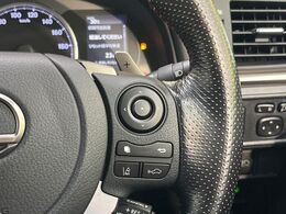【セーフティシステムプラス】走行中に前方の車両等を認識し、衝突しそうな時は警報とブレーキで衝突回避と被害軽減をアシスト。より安全にドライブをお楽しみいただけます。
