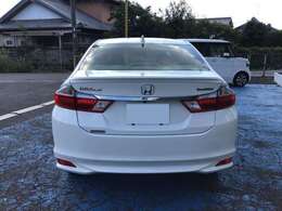 人気のコンパクトセダン！　乗り心地も快適です