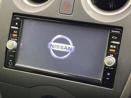 【純正ナビ】人気の純正ナビを装備。オーディオ機能も充実しており、Bluetooth接続すればお持ちのスマホやMP3プレイヤーの音楽を再生可能！毎日の運転がさらに楽しくなります！！