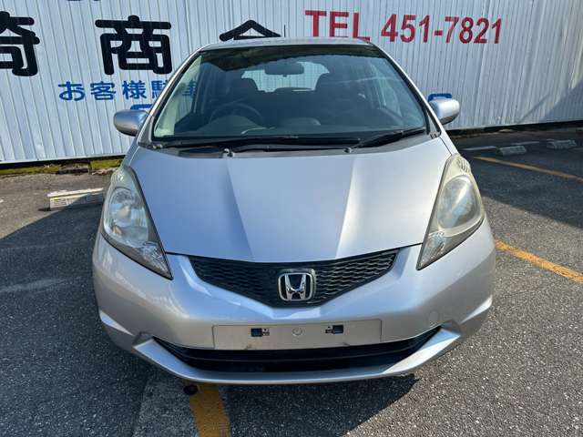 お車を安心してお使い頂くため、当社ではエンジンオイル・オイルエレメント・ワイパーゴム・バッテリー・キーレス電池・発炎筒は交換して納車致します。（本体価格が30万円以上のお車に限る）