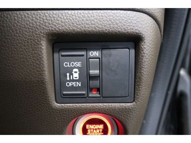 ◆◆片側電動スライドドア！！荷物で手が塞がる時など簡単にドアの開閉が出来ます！何より力いらずで開閉OK！女性やお年寄りにも優しい♪電動機能はOFFにもできますから元気なお子様の駆け出しも安心！