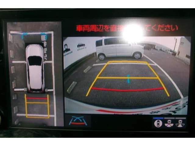 パノラミックビューモニター付きです。車両を上から見たような映像をディスプレイオーディオ画面に表示。運転席からの目視だけでは見にくい、車両周辺の状況をリアルタイムでしっかり確認できます。