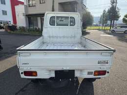 室内展示場を完備しておりますので、天候の悪い日でもゆっくりと車両をご覧下さい。