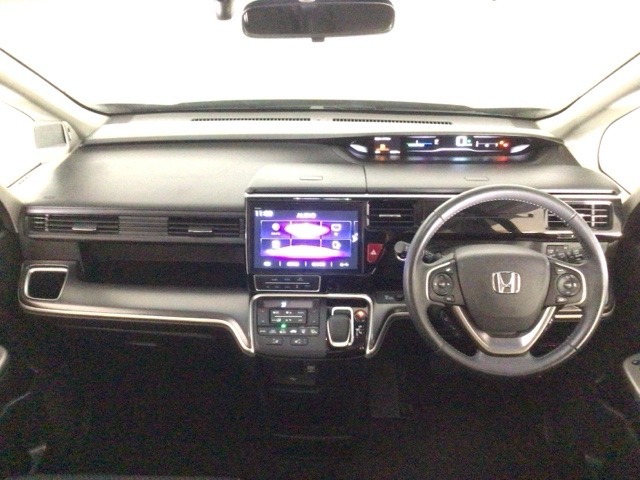 【前方視界】開放的な前方視界！運転がしやすく疲れにくいです♪窓が大きく、見通しがとっても良いおクルマですよ♪