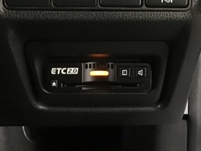 【ETC車載器】もはや必須アイテムのETCを搭載！高速道路のご利用時にとても便利！わずらわしい料金所での現金支払いが不要となりスムーズに通過できます♪