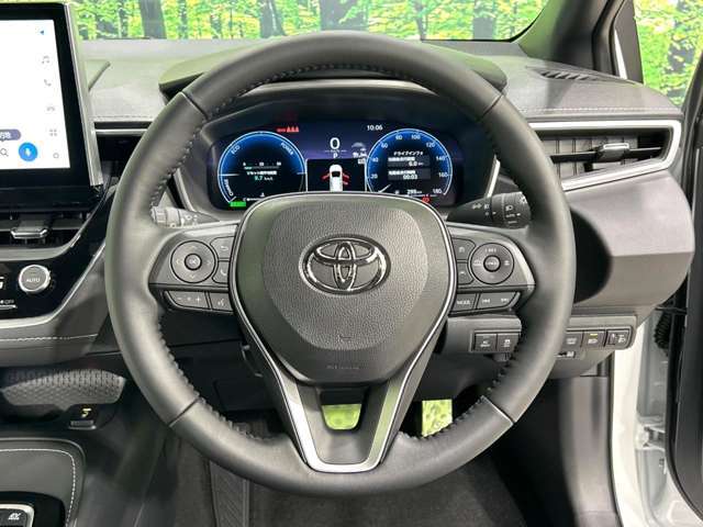 【純正革巻きステアリング】上質な革を使用することで、手にしっかり馴染みとても運転しやすいハンドルです♪