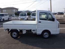 2023年10月から中古車の支払総額表示が義務化されました。県外登録追加費用をのぞいて支払総額表示＝ご購入可能総額です。もちろんオプション設定の有無はご自由です。義務化前から弊社は20年以上この体制です。