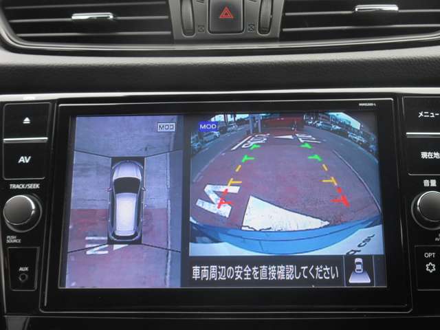 アラウンドビューモニター（車両を上から見たように表示）装着で車庫入れをサポート
