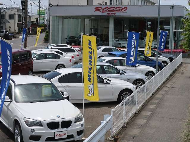 広々とした第二展示場を完備。高品質なBMW/MINI中古車を数多く展示してあります