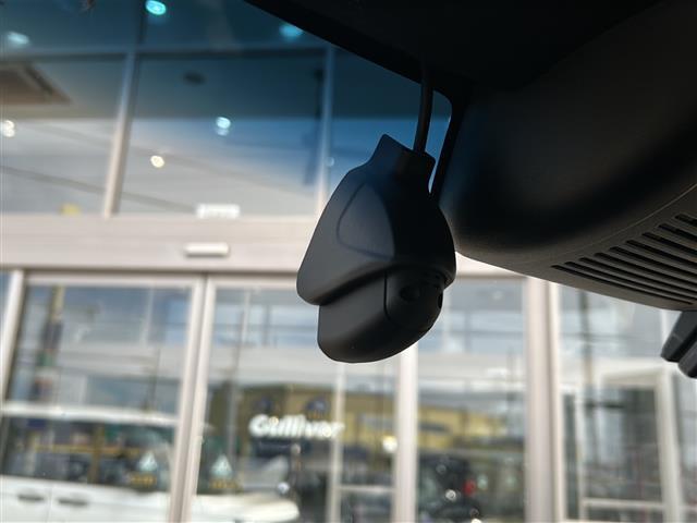 【バックミラー】大きくて見やすいので、後方を見るときも安心です！