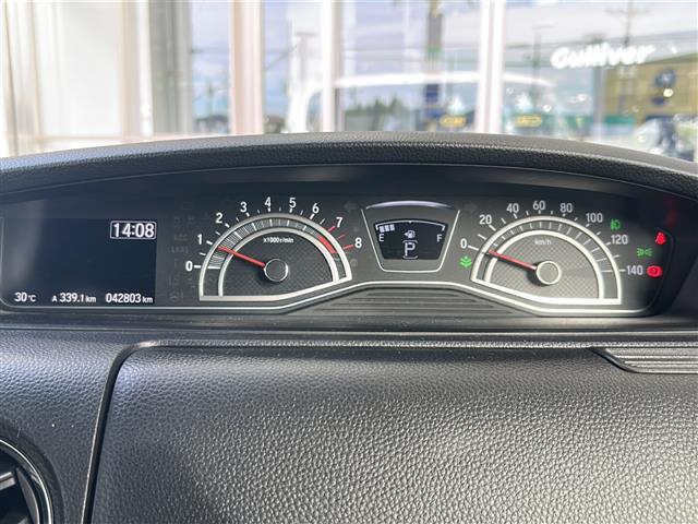 【スピードメーター】メーターがシンプルで見やすく運転しやすいですね！