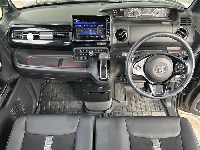 【インパネ全体】全方位で視界が広く、高い目線で運転もしやすいです！