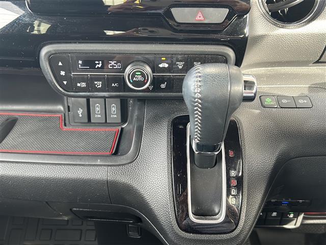 【シフトレバー】シフトも操作しやすく快適なドライブを楽しんでいただけます！