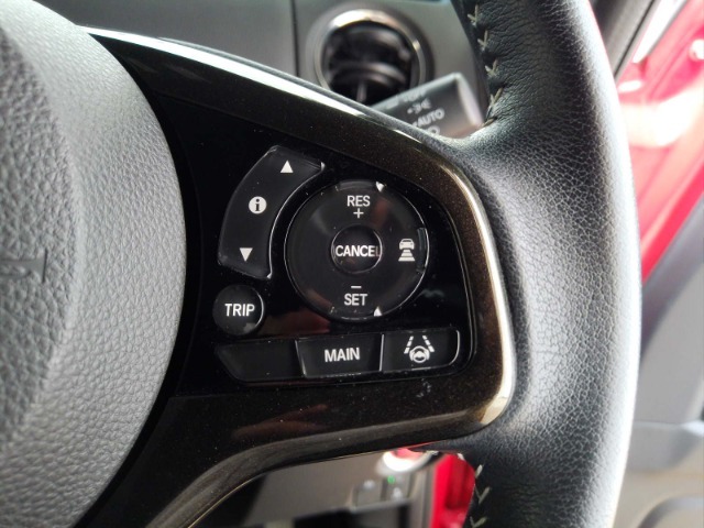 多彩な安心・快適機能を搭載した先進の安全運転支援システムのHonda　SENSINGを搭載しております。
