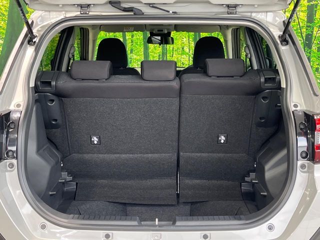 普段のお買い物や通勤、送迎等に十分な荷室スペースを確保しております。セカンドシートを倒すと、大きな荷物の積載も可能です♪