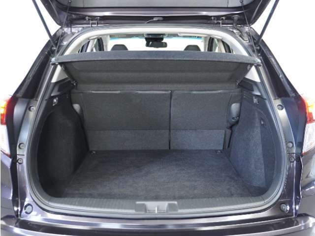 フル乗車でもしっかり荷物を収納出来るラゲッジスペースです。普段の買い物でしたらしっかり積める十分な荷室スペースを確保しています。