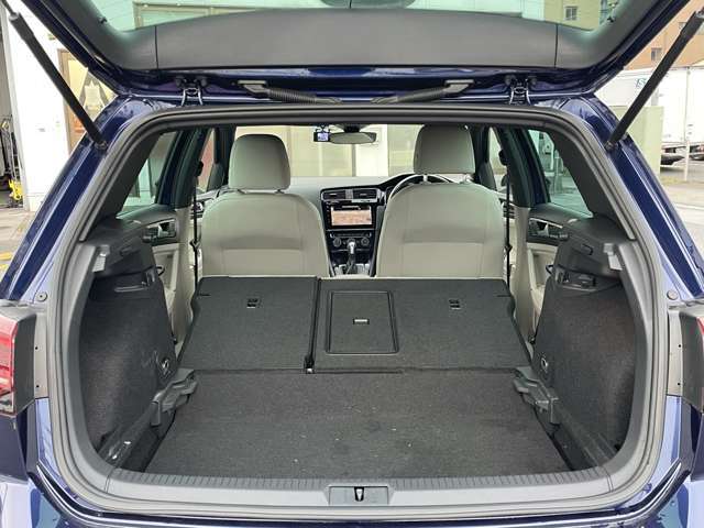 「可倒式リアシート」　後席シートは可倒式♪さらに広いスペースが生まれます♪