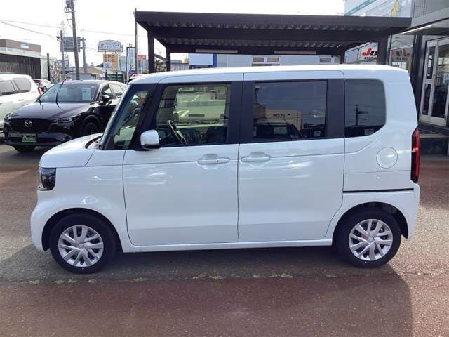 カープレシャスではご納車後もお客様に安心しておクルマにお乗り頂くため、【2か月又は2，000km】の保証をお付けしております！当社は保証金額をお支払い総額に含ませていただいております！