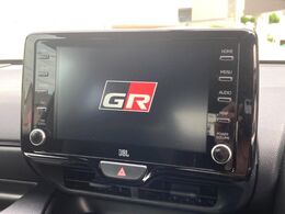 【8インチ　ディスプレイオーディオ】大画面のディスプレイはAppleCarPlayやAndroidAutoが利用可能。大きな画面でスマホナビアプリ等が利用いただけます♪