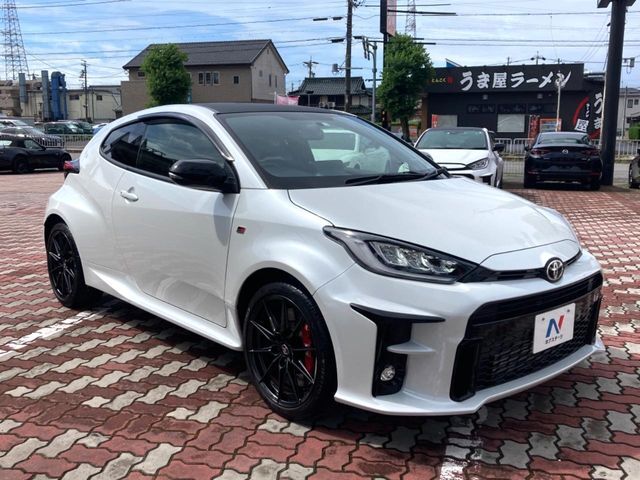大好評のボディコーティング「弾スプラッシュコート」もご納車までに施工可能。通常のガラスコートと異なる、耐久年数6年の無機質ガラスコーティングが、ボディをキレイな状態に保ってくれます。