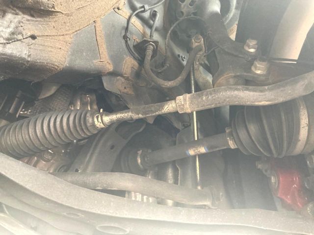 お車を安心してお乗りいただく為には、足回りの定期点検が欠かせません。サービスサポート（有償保証）では無料点検もご提供しており、安心のカーライフをお過ごしいただけるサポート体制が整っています。