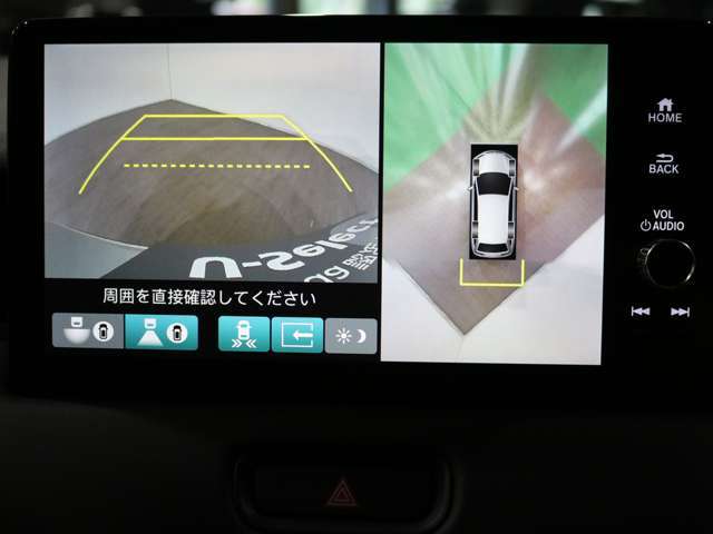 マルチビューカメラ付きで後退時も安心です。