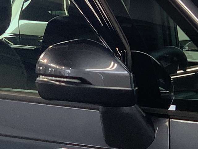 視認性に優れたドアミラーウィンカー付き！