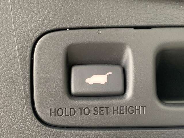 パワーテールゲートでワンタッチでの操作が可能です