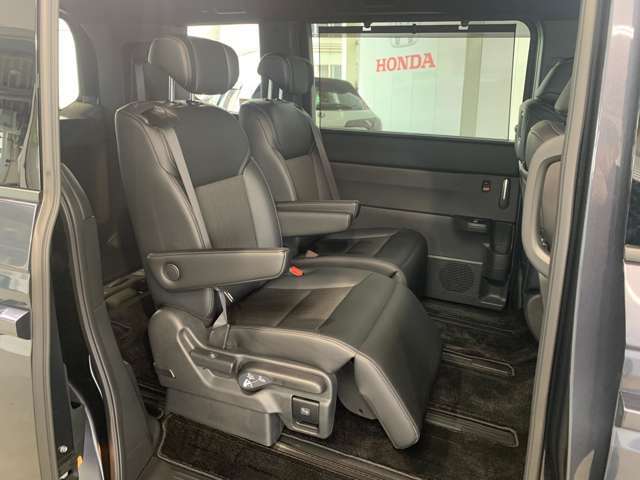 オットマン付きで長距離ドライブが疲れにくくなります