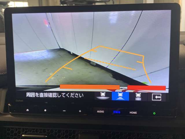 バックギアに入れるだけで自動でリヤカメラに切り替わります！車庫入れやバックが苦手な方にオススメ！