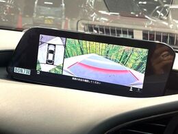 【360°ビューモニター】専用のカメラにより、上から見下ろしたような視点で360度クルマの周囲を確認することができます☆死角部分も確認しやすく、狭い場所での切り返しや駐車もスムーズに行えます。