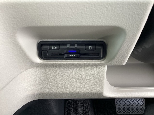 ETCも付いておりますので、高速道路の料金所もノンストップ通過可能ですよ＾＾是非揃えたい装備ですね！