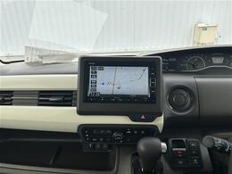 こちらオーディオ周りの写真になります。動作確認済みです。詳しい機能に関しましては装備欄を確認ください。車によっては多機能なナビなど、充実したオーディオがついている車両もあります。