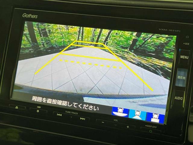 【バックカメラ】駐車時に後方がリアルタイム映像で確認できます。大型商業施設や立体駐車場での駐車時や、夜間のバック時に大活躍！運転スキルに関わらず、今や必須となった装備のひとつです！