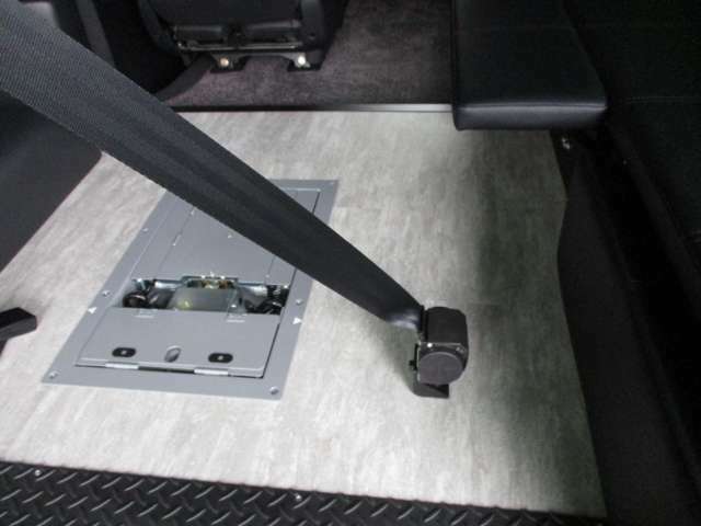 車いす用座席シートベルトは2点巻き取り式で安心です。