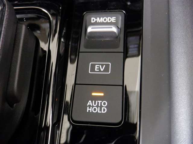 EVドライブモードで、エンジン音や排気ガスを気にすることなく走れます。早朝・深夜や屋内の駐車場などで重宝しますよ♪