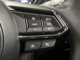 【マツダ・レーダークルーズコントロール】高速道路での長距離走行が楽に！自動で速度を保つクルーズコントロールが、衝突軽減システムと連携し、前方の車両を感知して車間を保つように速度調節してくれます！！
