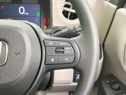 【アダプティブクルーズコントロール】高速道路での長距離走行が楽に！！自動で速度を保つクルーズコントロールが、衝突軽減システムと連携し、前方の車両を感知して車間を保つように速度調節してくれます！！