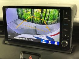 【バックカメラ】駐車時に後方がリアルタイム映像で確認できます。大型商業施設や立体駐車場での駐車時や、夜間のバック時に大活躍！運転スキルに関わらず、今や必須となった装備のひとつです！
