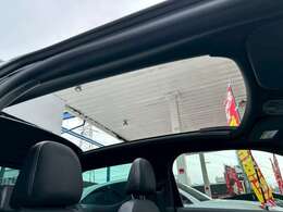 開閉時は開放感のある室内空間となります。これからの季節にドライブ等で活躍してくれます。