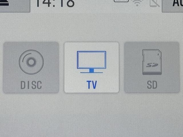 TVが見れるチューナーを装備しています。　新しい車でも付いていないことで、TVが見れない事も多々あるので要チェックです。
