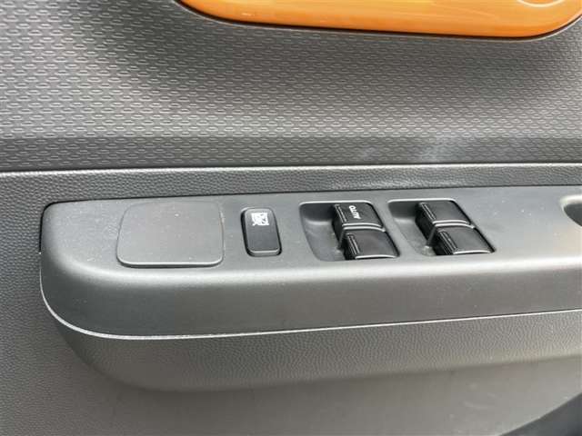 全車両法定点検を実施します！指定または認証工場にて12ヶ月及び24か月点検を実施致します。またご納車前に弊社独自の最大57項目に及ぶ点検を実施、お客様に安心してお乗り頂ける環境をご提供致します。