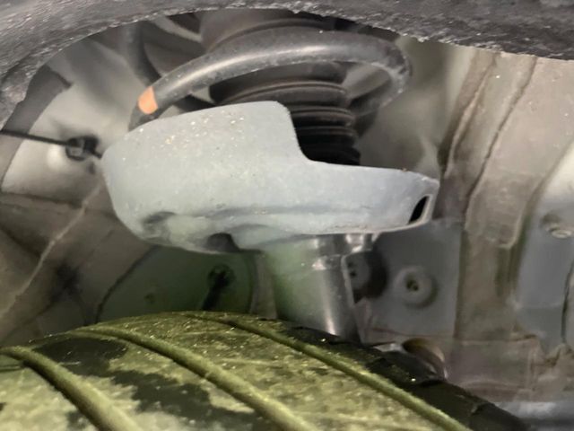 下回りの劣化予防の為の防錆加工の施工も承っております。降雪地域はもちろん、沿岸部にお住いの方や、趣味でマリン・ウィンタースポーツをされる方に大変好評いただいております。